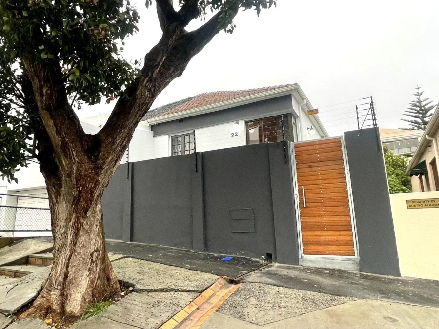 2 Bedroom Property for Sale in Vredehoek Western Cape